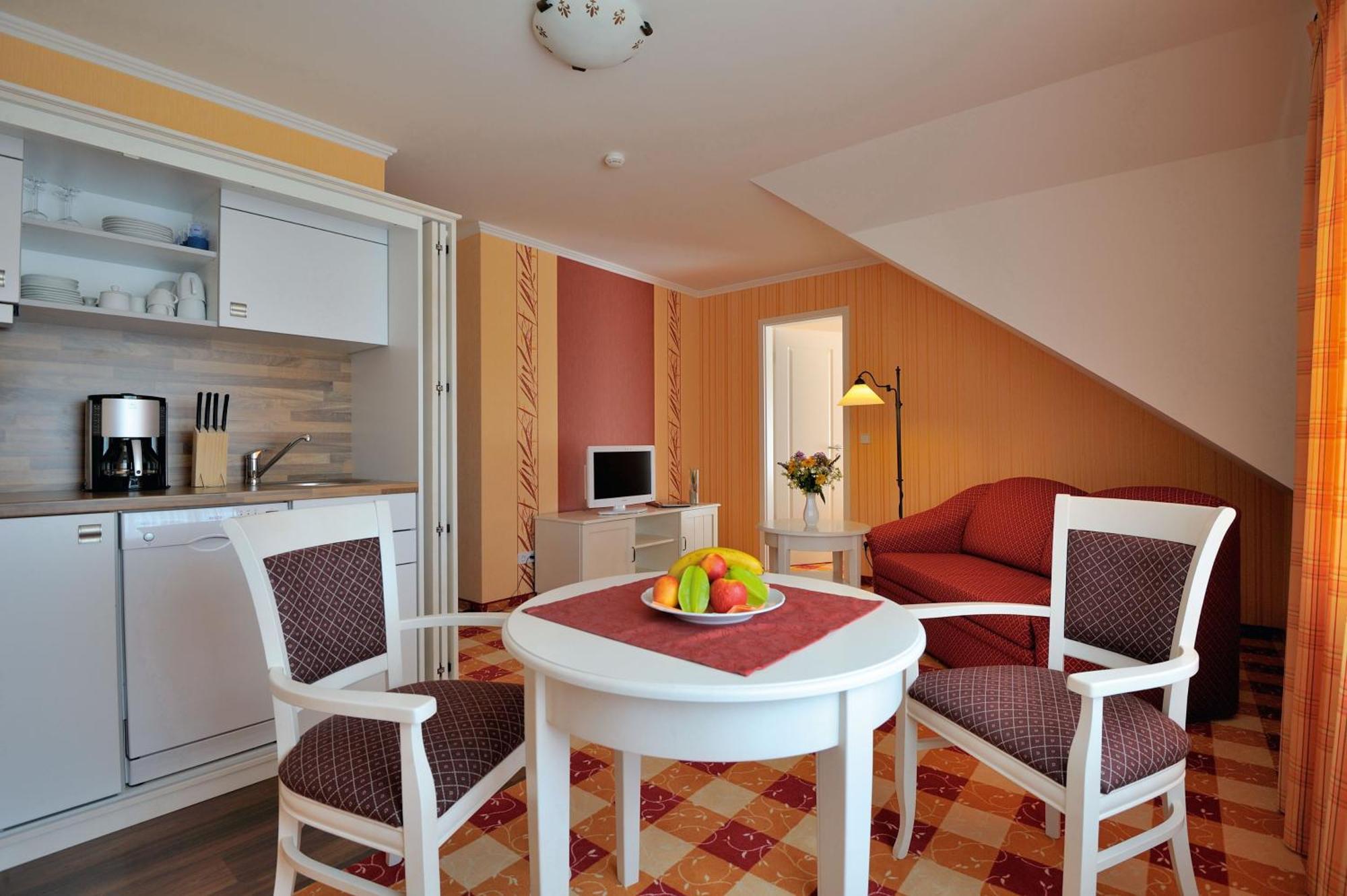 Hotel Godewind Thiessow Bagian luar foto