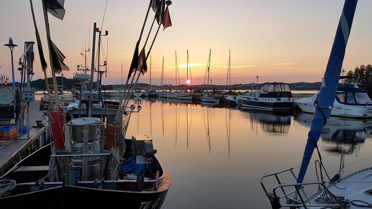Hotel Godewind Thiessow Bagian luar foto